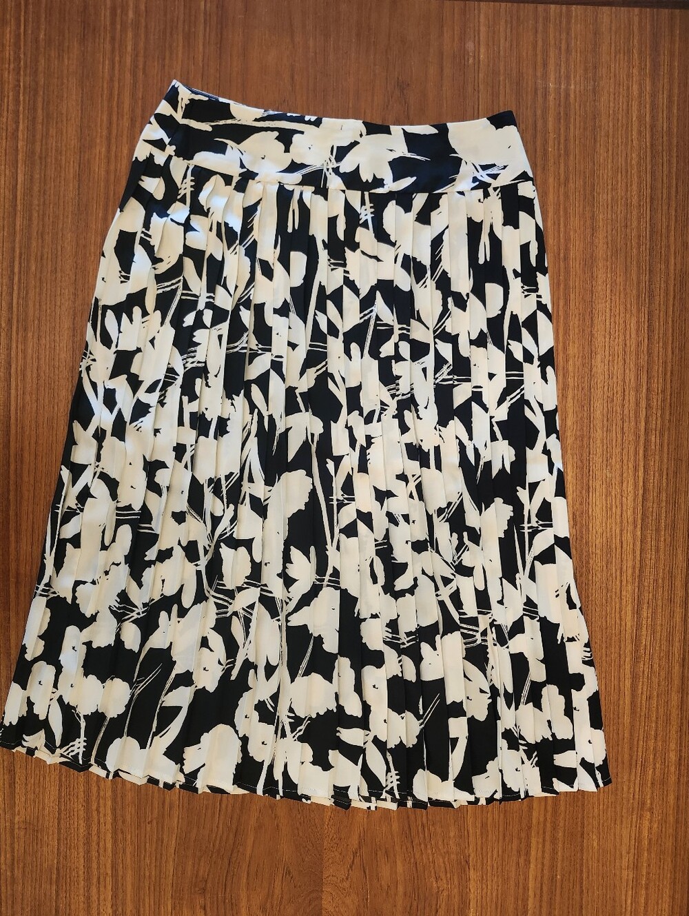 Banana Republic Silky Tank And Pleated Midi Skirt Set, White Floral - Picture 12 of 16
